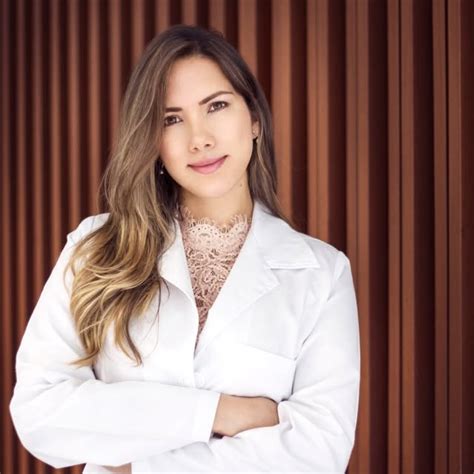 lorena prada dermatologa
